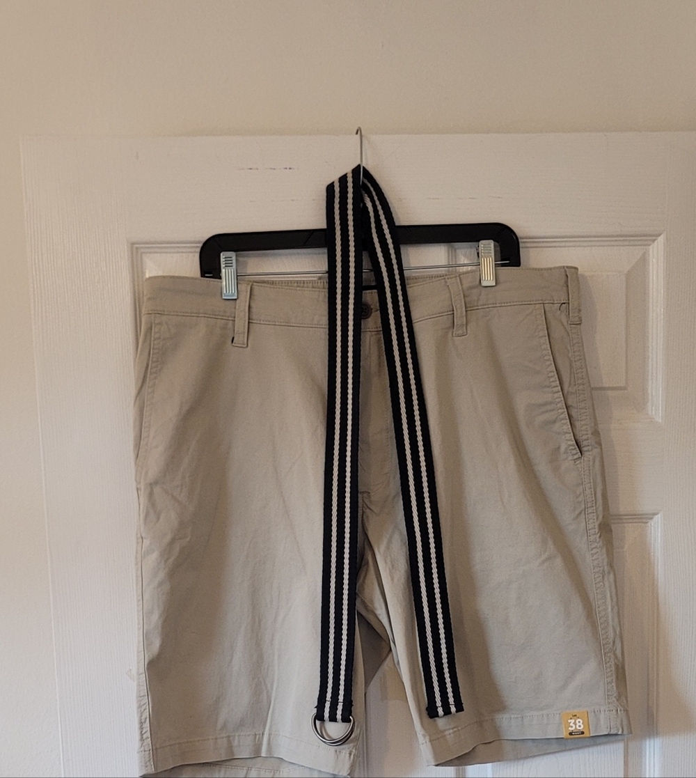 Lee Men's Beige Shorts with Striped Belt Size 38